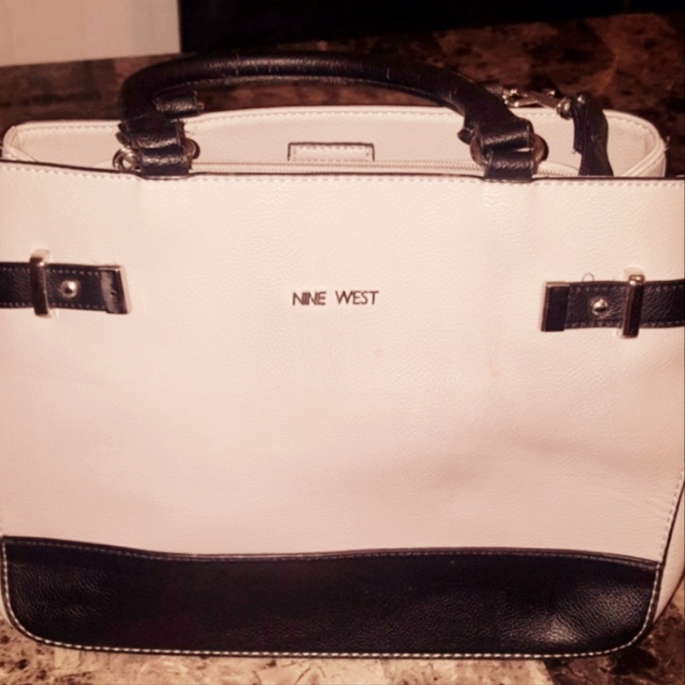 Last day to buy Nine West Handbag - Picture 1 of 3
